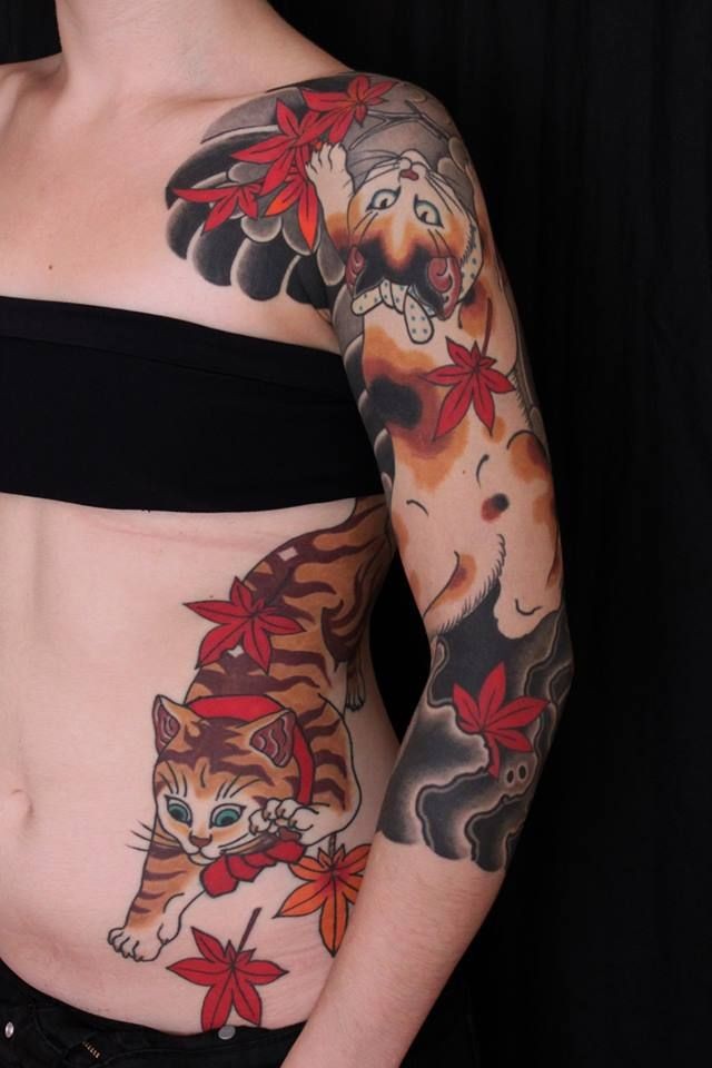 手臂和腰部可爱的猫咪枫叶彩色纹身图案