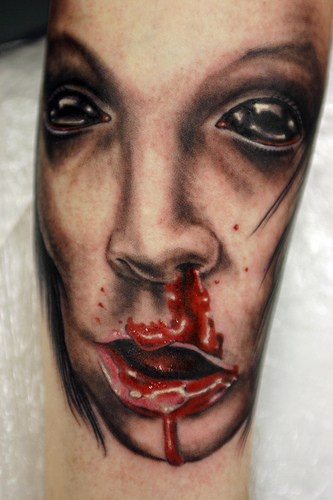 可怕的女人流血肖像纹身图案