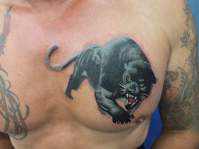 精彩的黑豹胸部纹身图案