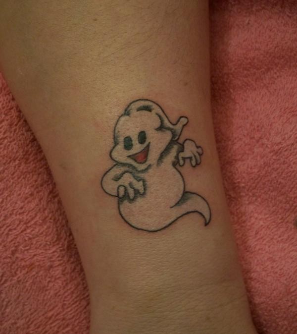 可爱的白色幽灵纹身图案
