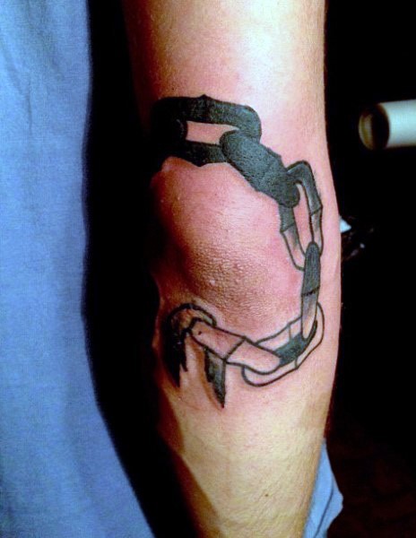 手臂个性黑色的链条纹身图案