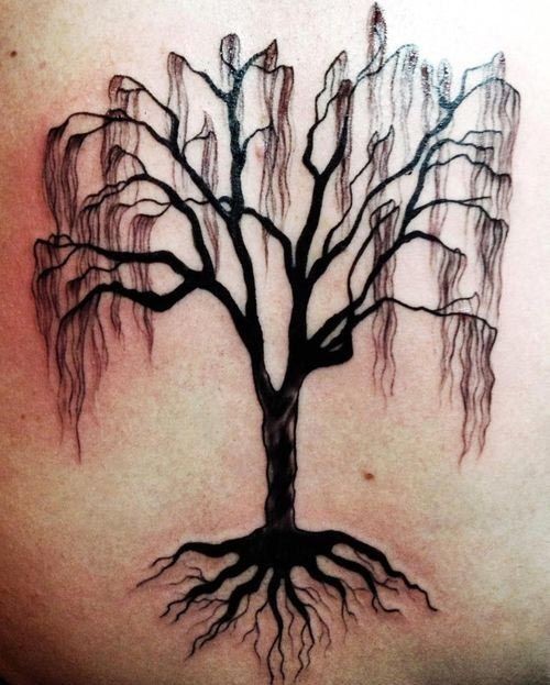 有根的黑色树纹身图案