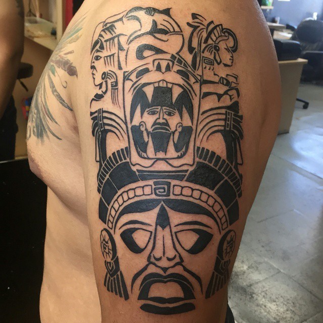 大臂经典黑色部落符号纹身图案