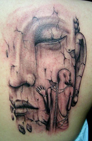 背部破损的佛像和和尚纹身图案