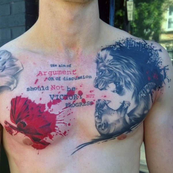 胸部彩色花朵字母和狮子战斗纹身图案