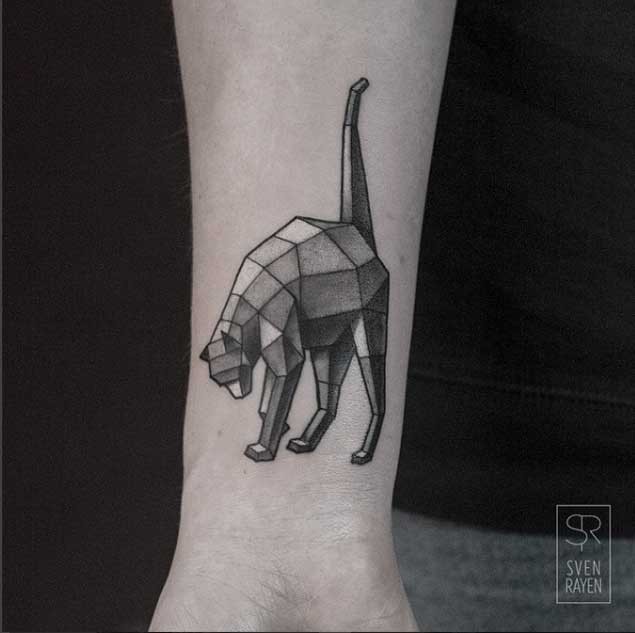 手腕石头般的黑色几何猫纹身图案