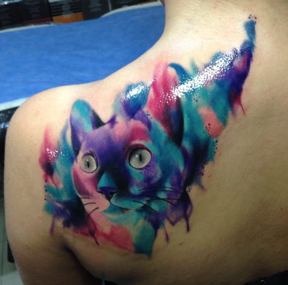 肩部水彩猫肖像纹身图案