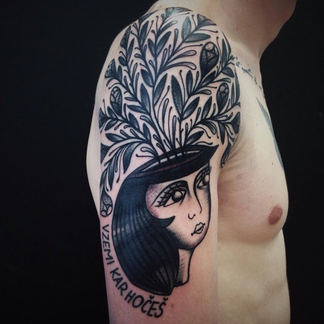 大臂插画风格黑色植物和女人纹身图案