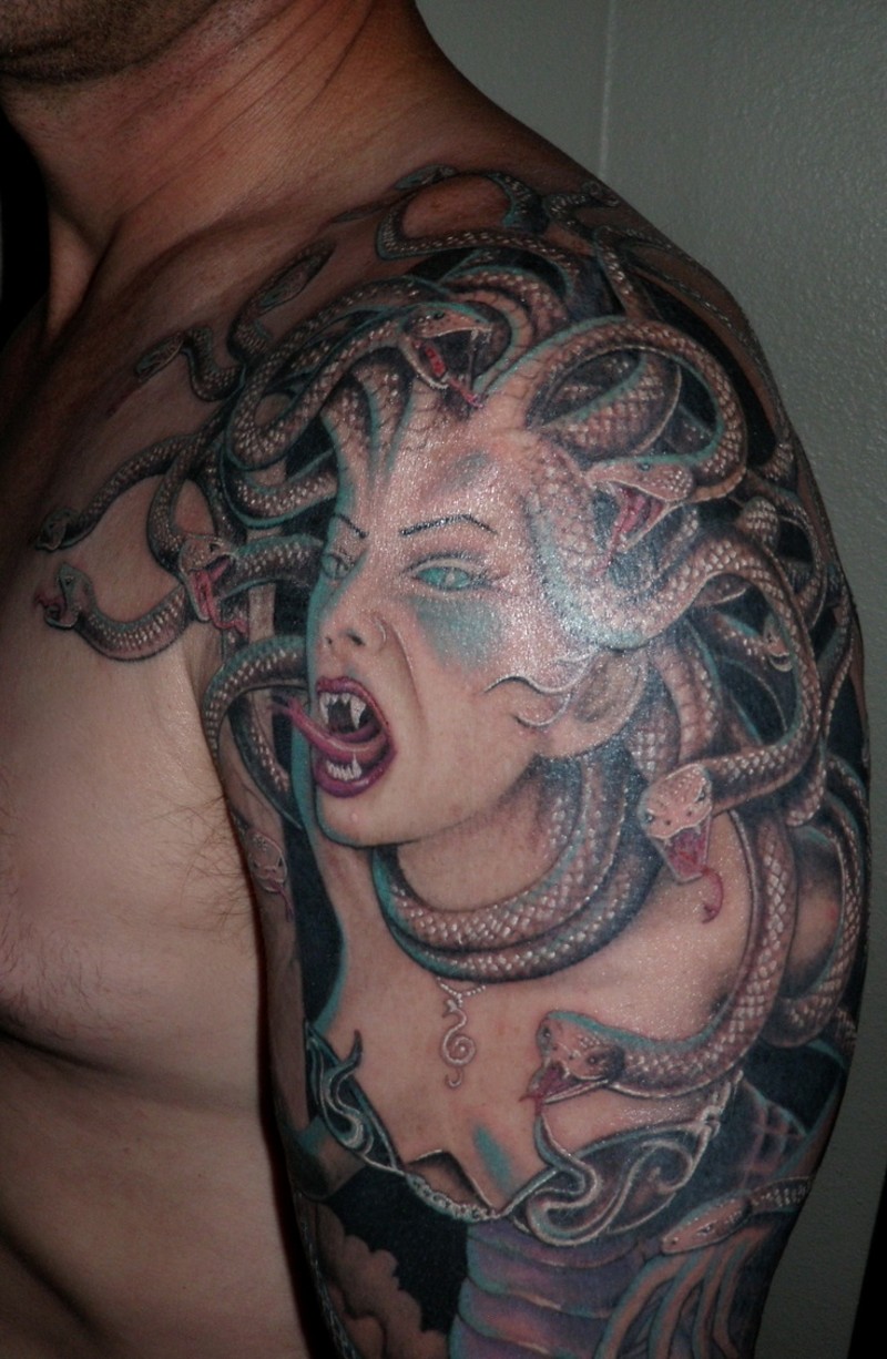 大臂邪恶的美杜莎肖像纹身图案