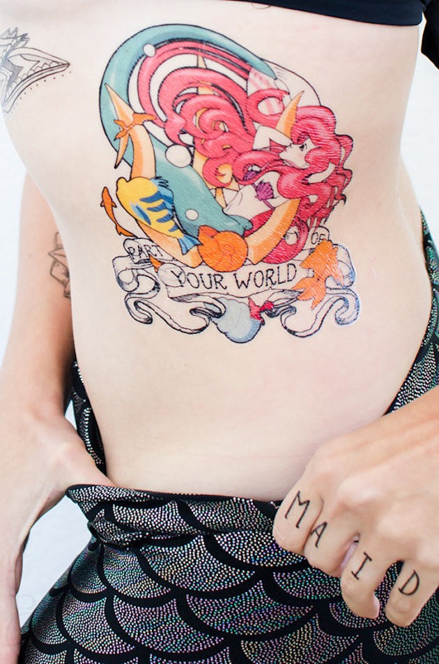 腰部漂亮的卡通美人鱼艾莉尔和比目鱼纹身图案