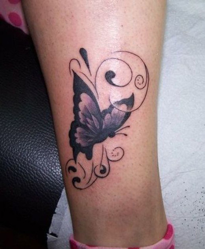 可爱的蝴蝶与藤蔓纹身图案
