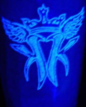 皇冠翅膀荧光纹身图案