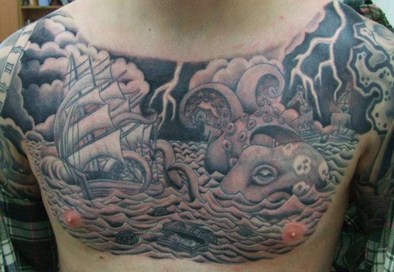 胸部海面帆船和章鱼雷电纹身图案