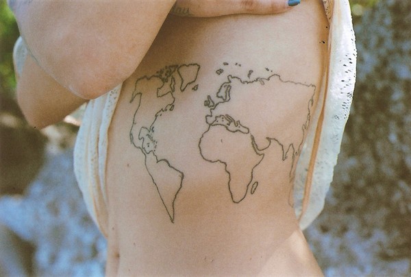 侧肋简约黑色线条世界地图纹身图案