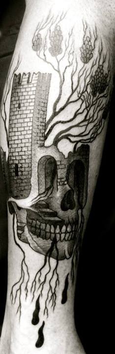 小腿简单的黑色骷髅与城堡植物纹身图案