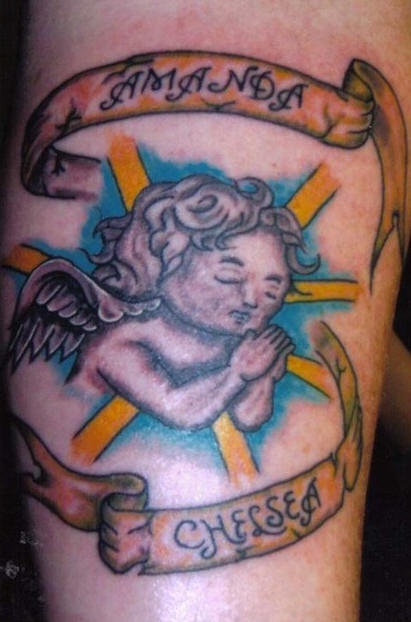 祈祷的彩色天使纹身图案