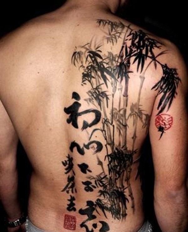 背部优雅的黑色竹林与汉字中国风纹身图案