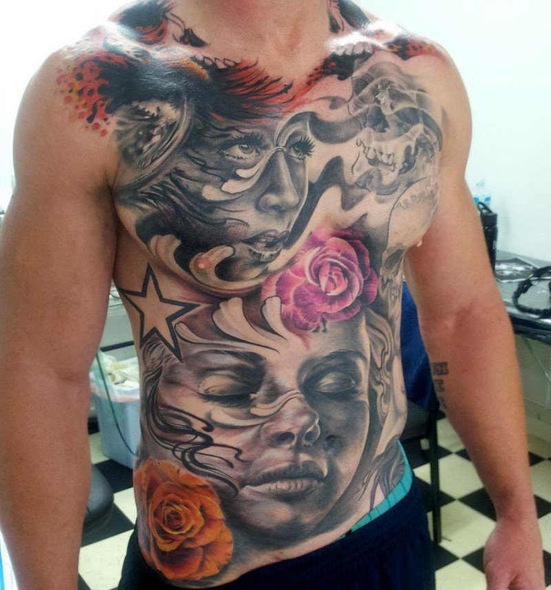 胸部和腹彩色各种人像和鲜花纹身图案