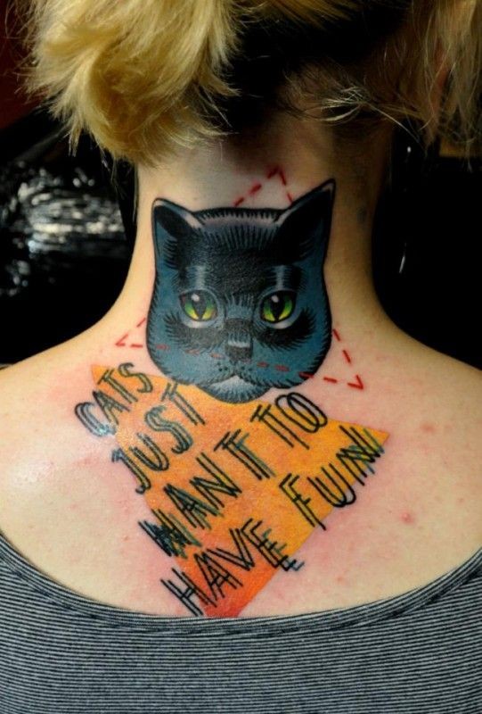 颈部猫头几何英文字母纹身图案