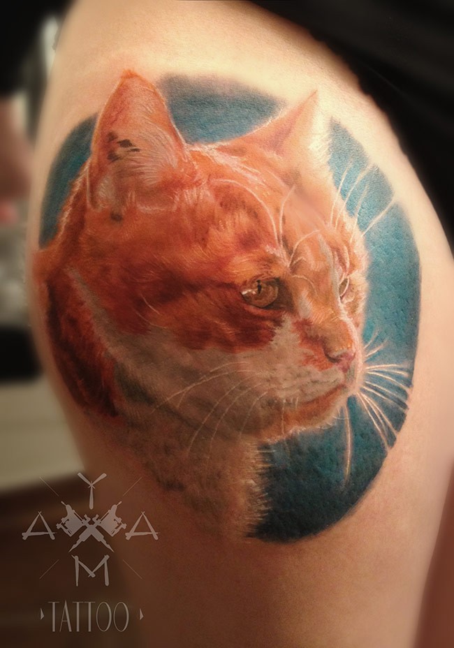 写实风格的彩色猫头纹身图案