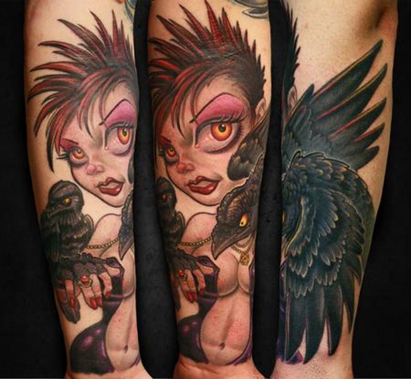 手臂彩色性感女巫与乌鸦卡通纹身图案