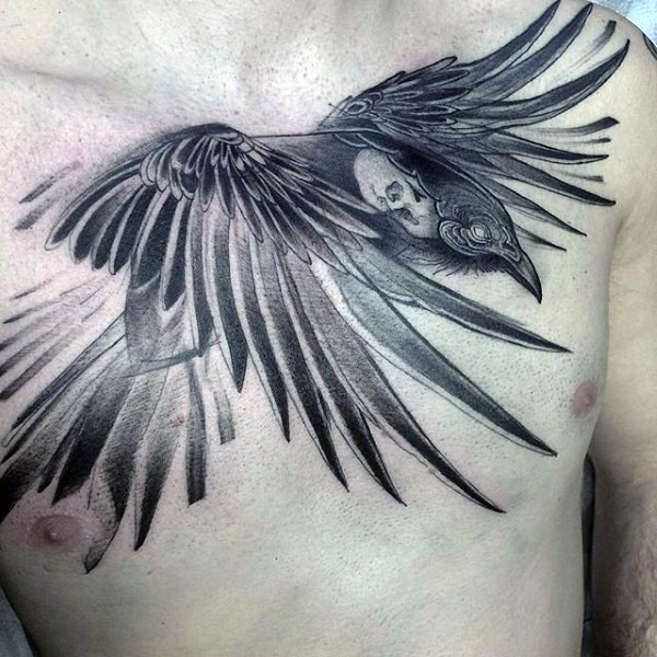 胸部黑灰色飞行的乌鸦纹身图案