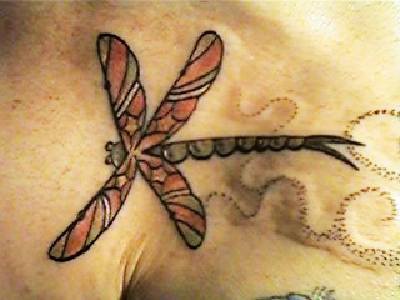 彩色的蜻蜓纹身图案