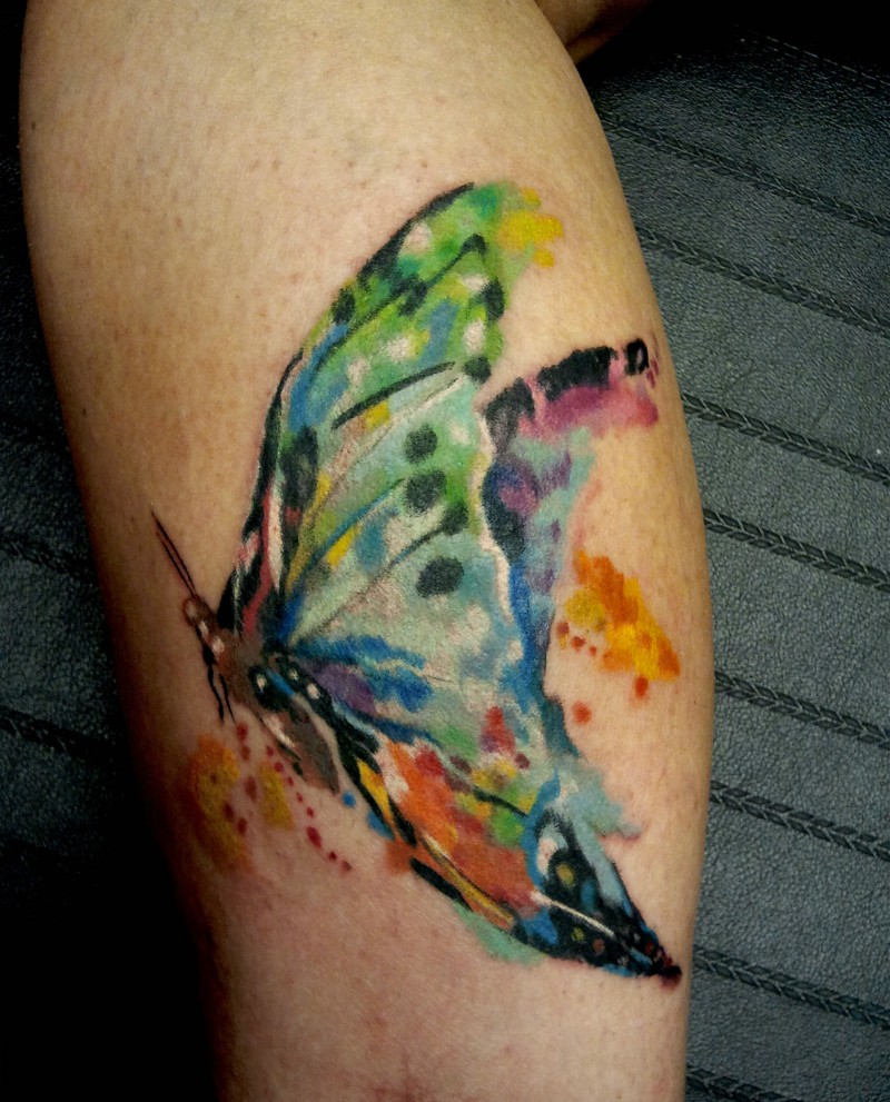 漂亮的彩色蝴蝶纹身图案