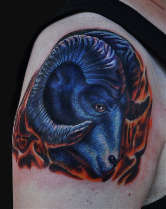 蓝色白羊座公羊头像纹身图案