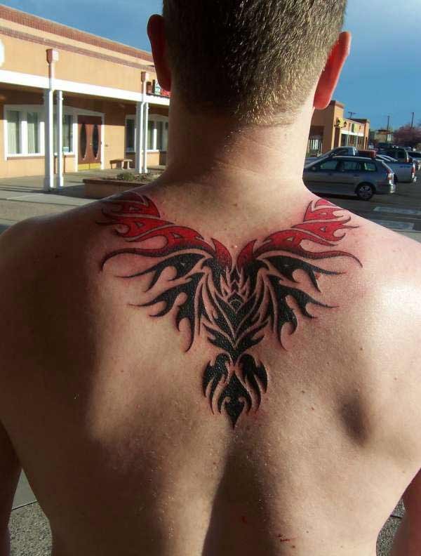 黑色和红色部落凤凰背部纹身图案