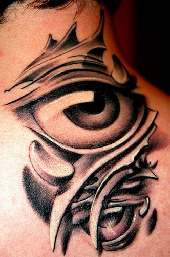 眼睛和黑色部落符号纹身图案