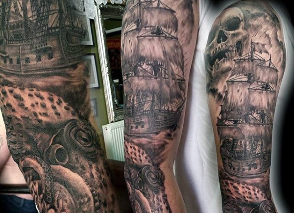 手臂惊人的黑灰海盗船与骷髅纹身图案
