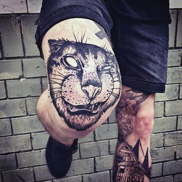膝盖惊人的黑色猫头纹身图案