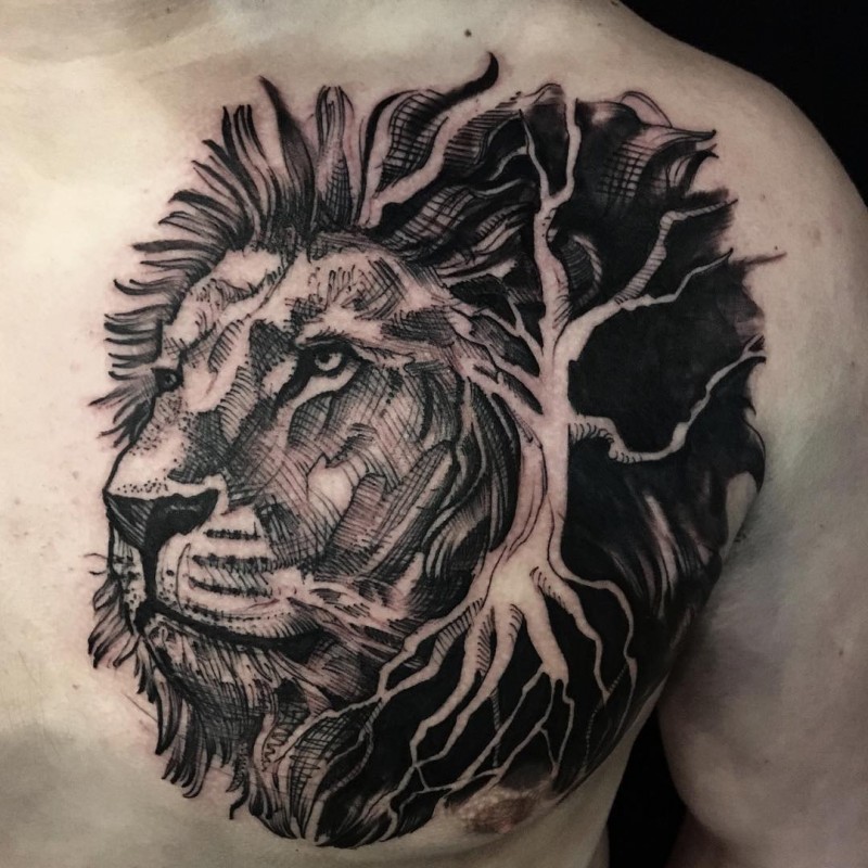 胸部个性狮子头大树纹身图案