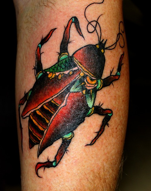 小腿个性的昆虫纹身图案