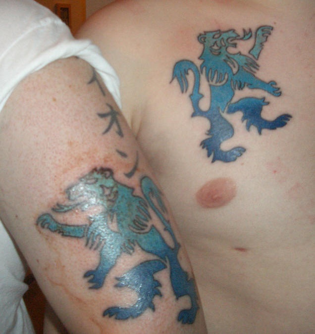 蓝色简约狮子纹身图案