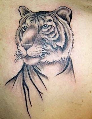 黑色的老虎头部纹身图案