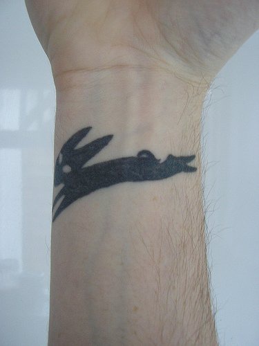 纹身奔跑的黑色狐狸纹身图案