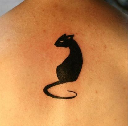 黑色猫剪影纹身图案