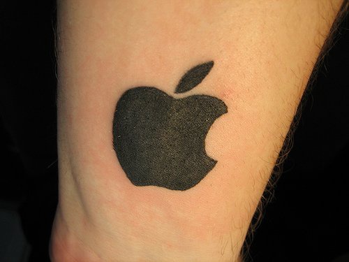 黑色苹果标志纹身图案