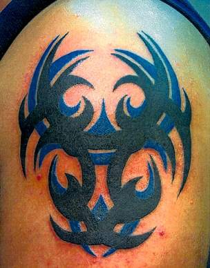 蓝色和黑色部落符号纹身图案