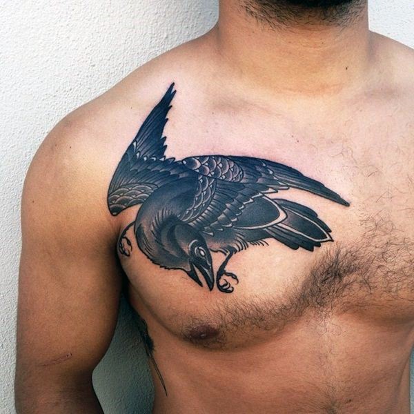 胸部好看的黑灰乌鸦纹身图案