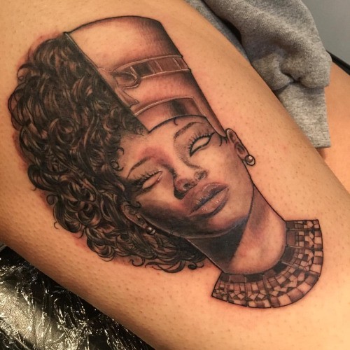 大腿黑色半现代半埃及女人纹身图案