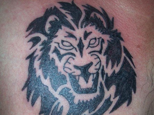 黑色狮子头纹身图案
