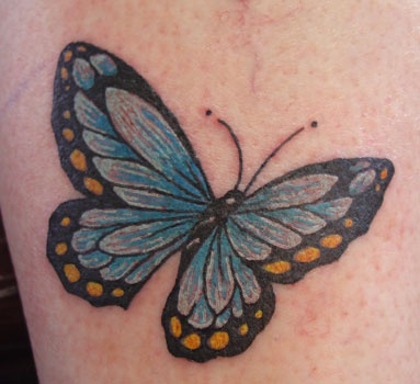 写实的蓝色蝴蝶纹身图案
