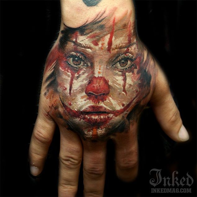 悲伤的小丑女孩手背纹身图案