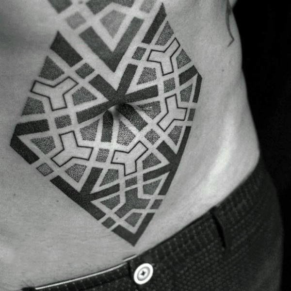 腹部点刺风格的黑色几何纹身图案