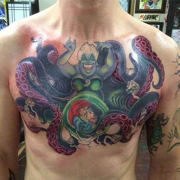 胸部不可思议的卡通美人鱼和章鱼女巫纹身图案