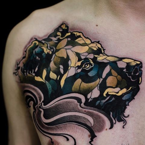 胸部个性彩色伤心的狗纹身图案