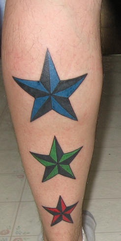 小腿彩色五角星纹身图案